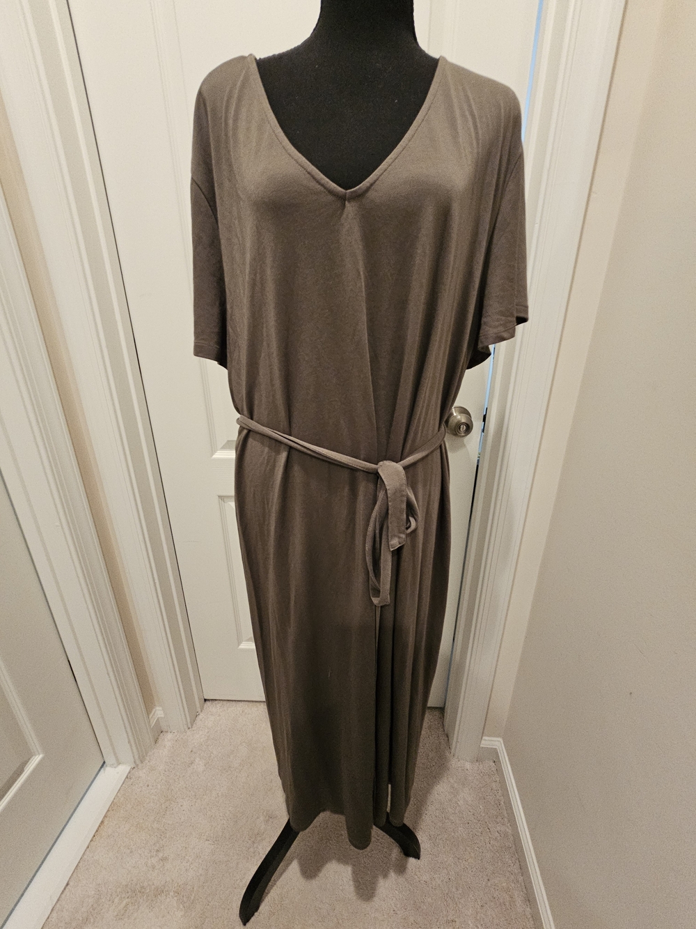 Ava & Viv Olive Short-Sleeve V-Neck Top NWOT!